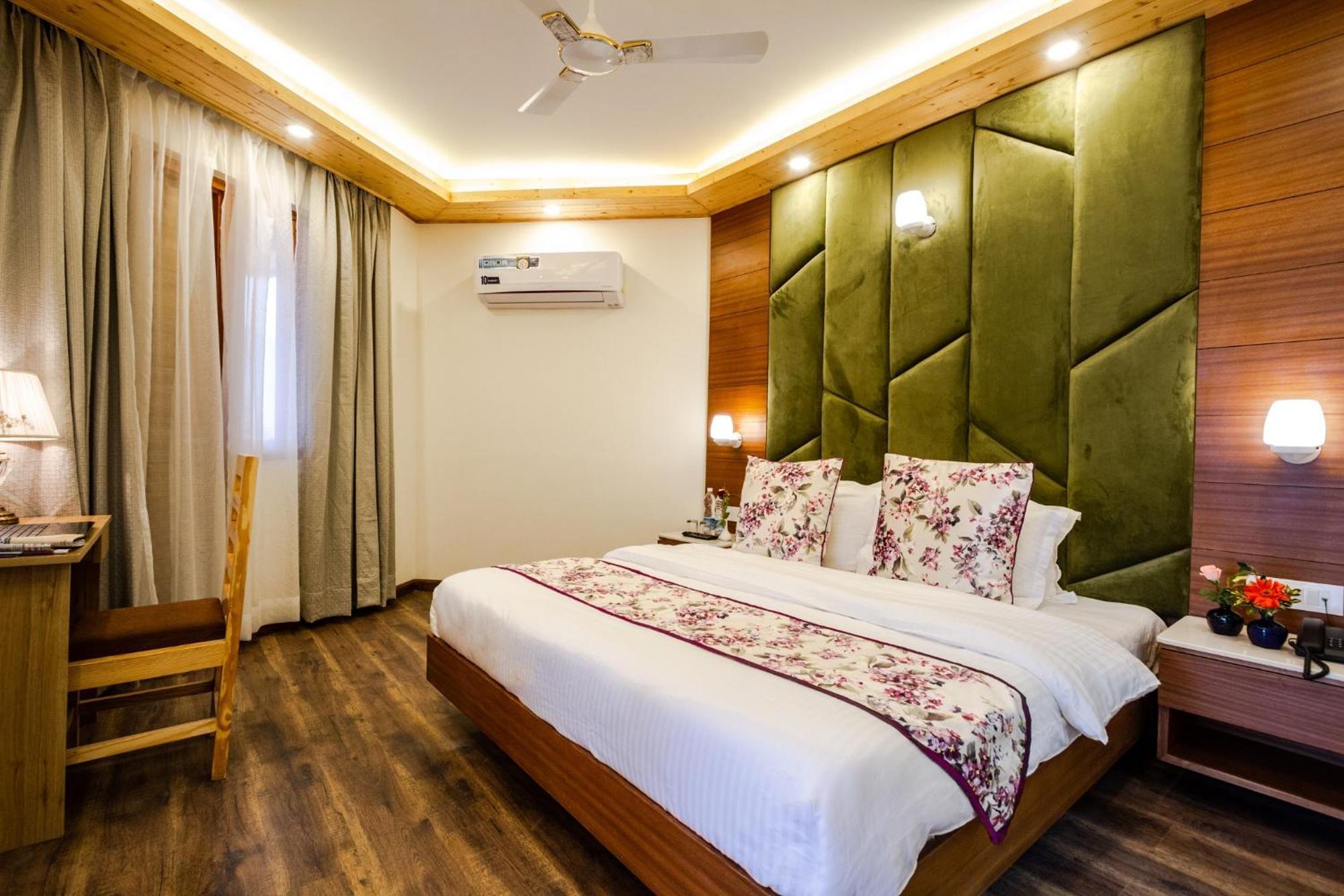 Anand Vardhan Resorts Manāli Rom bilde