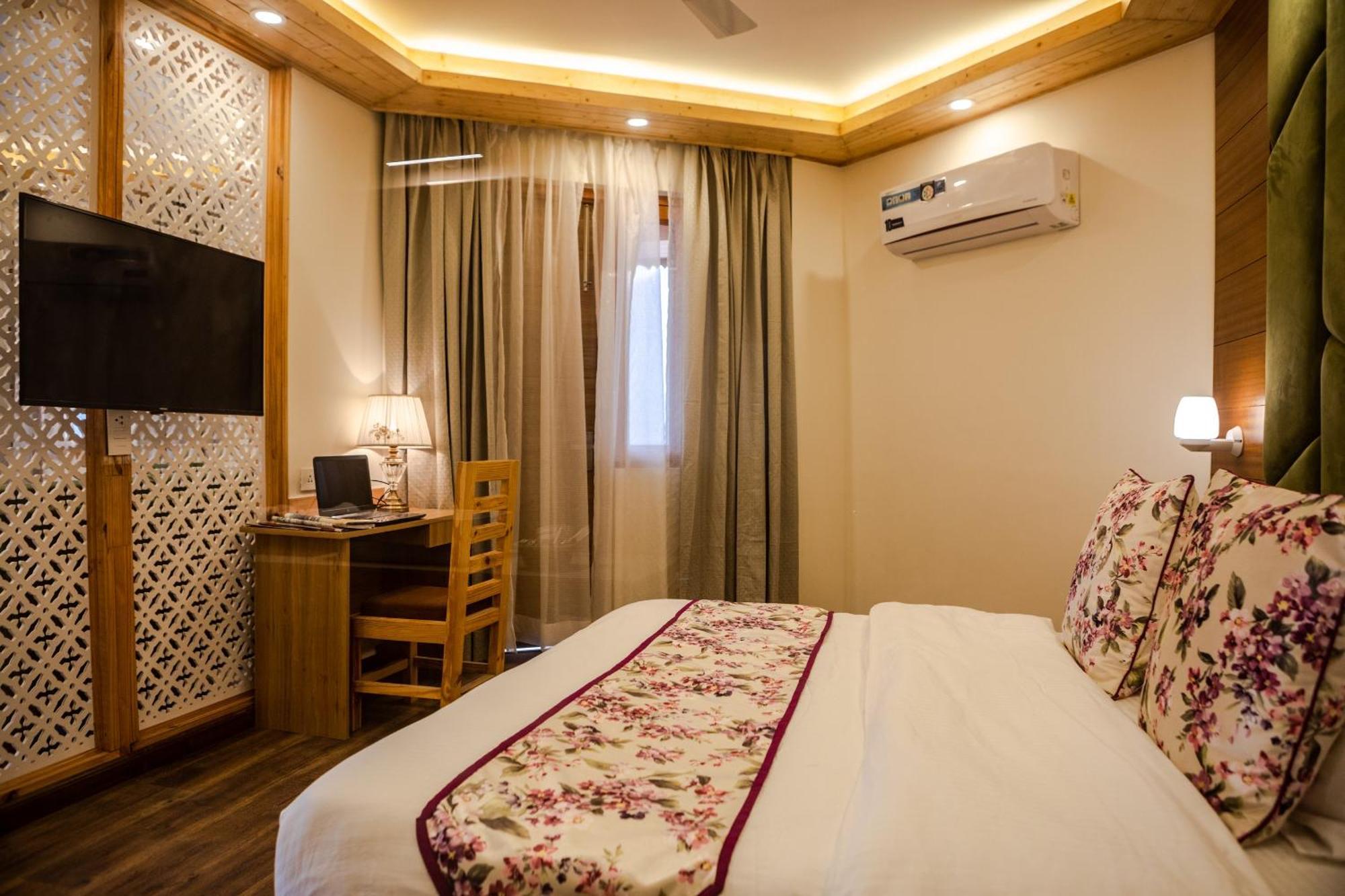 Anand Vardhan Resorts Manāli Rom bilde