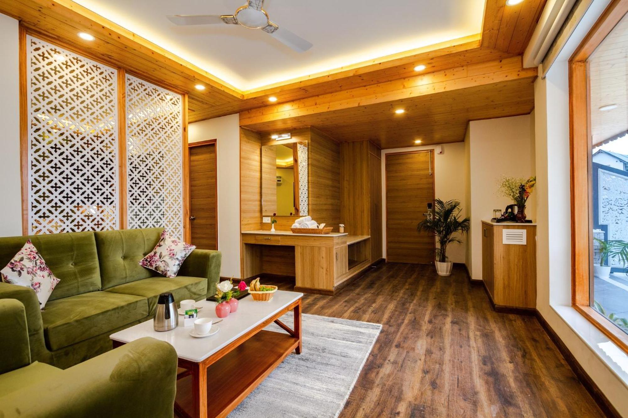 Anand Vardhan Resorts Manāli Rom bilde